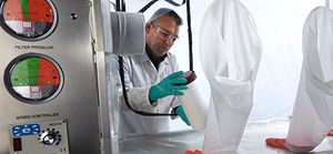 isolateur classe III / pour l'industrie pharmaceutique / pour distribution / de confinement