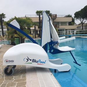 lève-personne à batteries / sur roulettes / de piscine