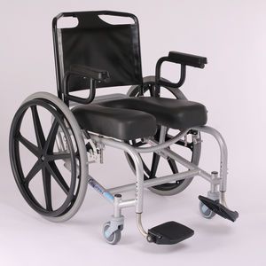 fauteuil roulant manuel / de douche / avec repose-jambes / garde-robe