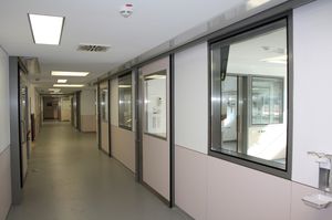 porte coulissante / pour hôpital / de laboratoire / pour l'industrie pharmaceutique