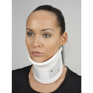 collier cervical rigide / C3 / avec mentonnière / adulte