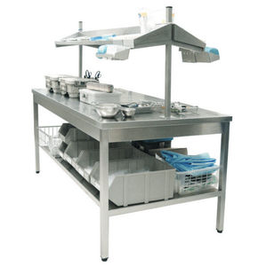 table de travail / de conditionnement d'instruments médicaux / en acier inoxydable