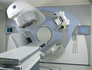 accélérateur linéaire de particules radiothérapie guidée par l'image / avec table de positionnement robotisée