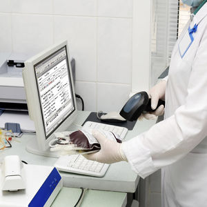 système de gestion de l'information / de stock / de traçabilité / pour centre de transfusion sanguine