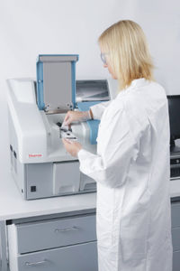 analyseur de biochimie automatique / de paillasse