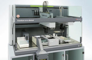 robot pipeteur de laboratoire
