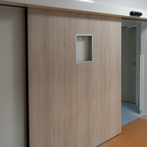 porte va-et-vient / coulissante / pour hôpital / en verre