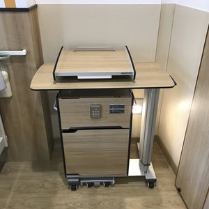 armoire de chevet sur roulettes / avec table de lit