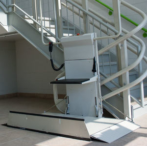 plateforme élévatrice de fauteuil roulant