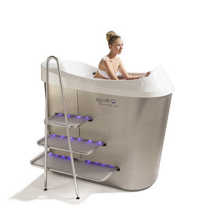 baignoire d'hydromassage avec vélo d'exercice