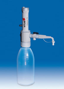 distributeur sur flacon de laboratoire
