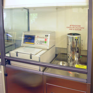hotte de laboratoire