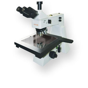 microscope de laboratoire