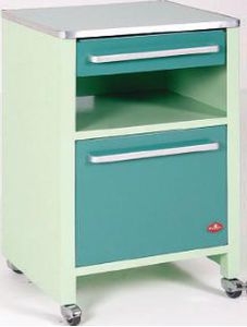 armoire de chevet sur roulettes