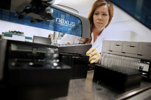 système d'automatisation de laboratoire pour tests d'endotoxines