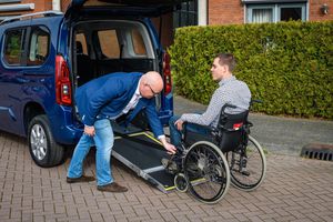 véhicule pour handicapés monospace