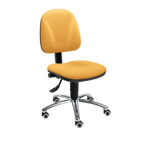 chaise sur roulettes
