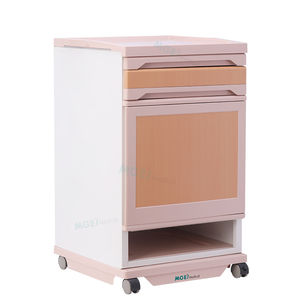 armoire de chevet sur roulettes