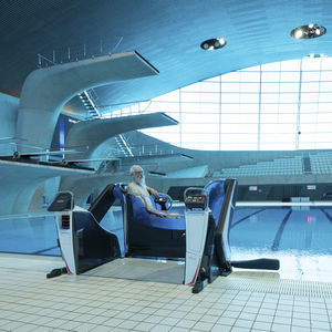 plateforme soulève-personne de piscine