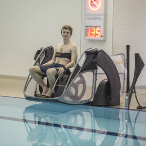 plateforme soulève-personne de piscine