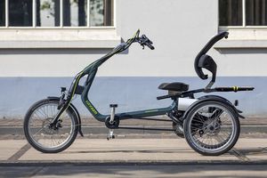 tricycle orthopédique à pédales