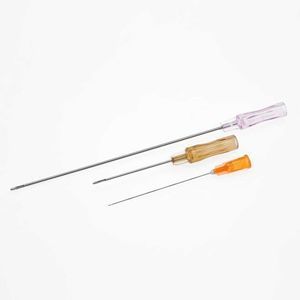 aiguille d'injection de produits de comblement esthétique