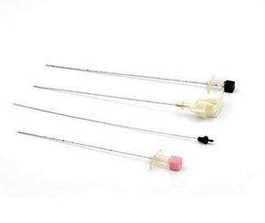 aiguille d'injection de produits de comblement esthétique