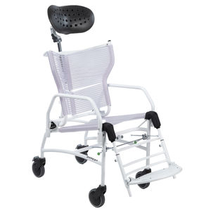 chaise de douche sur roulettes