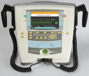 défibrillateur externe semi-automatique