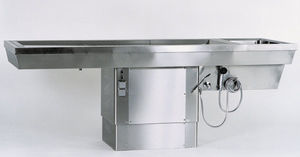 table d'autopsie pour la médecine légale