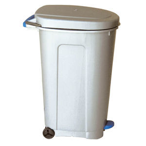poubelle en plastique