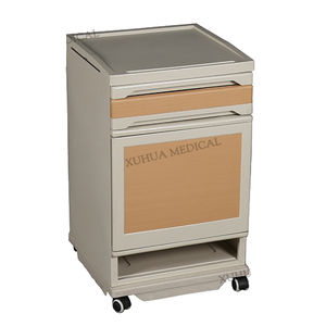 armoire de chevet sur roulettes