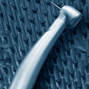 turbine dentaire / avec éclairage / avec spray externe / en titane
