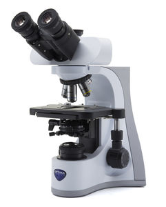 microscope de laboratoire