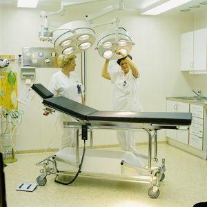 table d'examen de petite chirurgie
