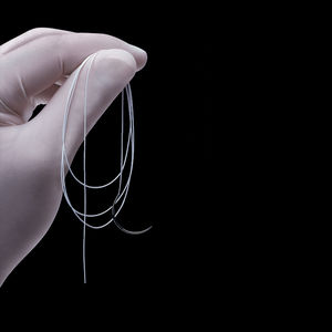 fil de suture non résorbable / chirurgie orale