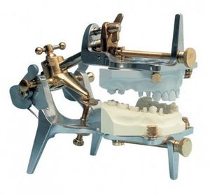 articulateur dentaire totalement réglable