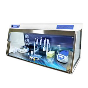 station de travail de laboratoire pour PCR