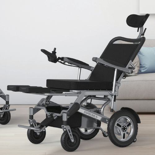 Fauteuil roulant électrique - 9000N - Silverfox Corporation Limited - d'exterieur / d'intérieur / avec repose-jambes