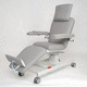 fauteuil de soins électrique / 3 sections / avec repose-jambes / sur roulettes