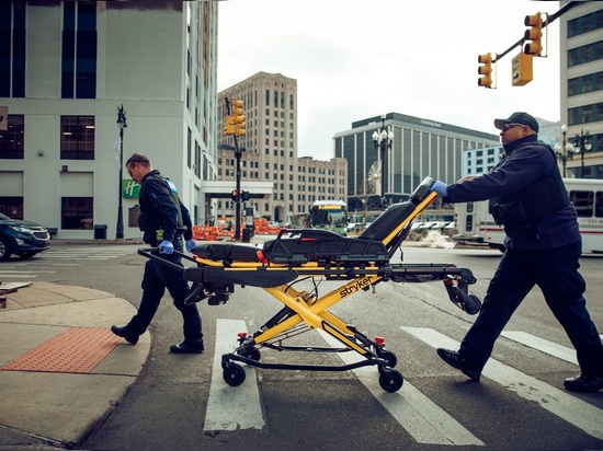 Voici le premier lit d'ambulance connecté du secteur.