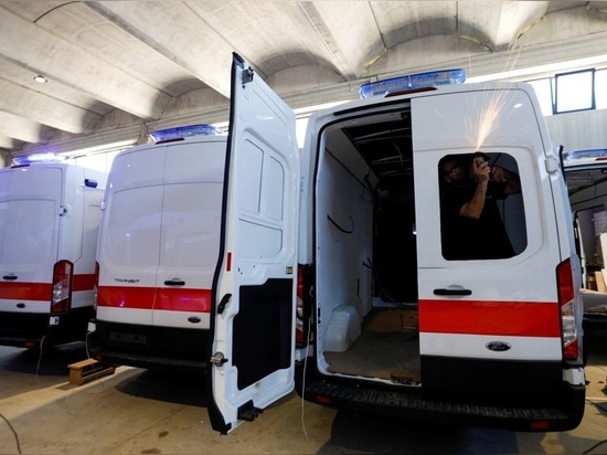 UNE ENTREPRISE ALBANIENNE PRODUIT DES AMBULANCES POUR L'UKRAINE