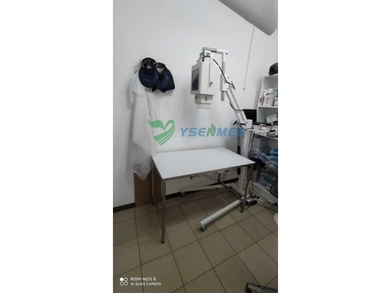 L'unité vétérinaire portable DR YSENMED YSX056-PE VET fonctionne bien dans une clinique vétérinaire en Russie.